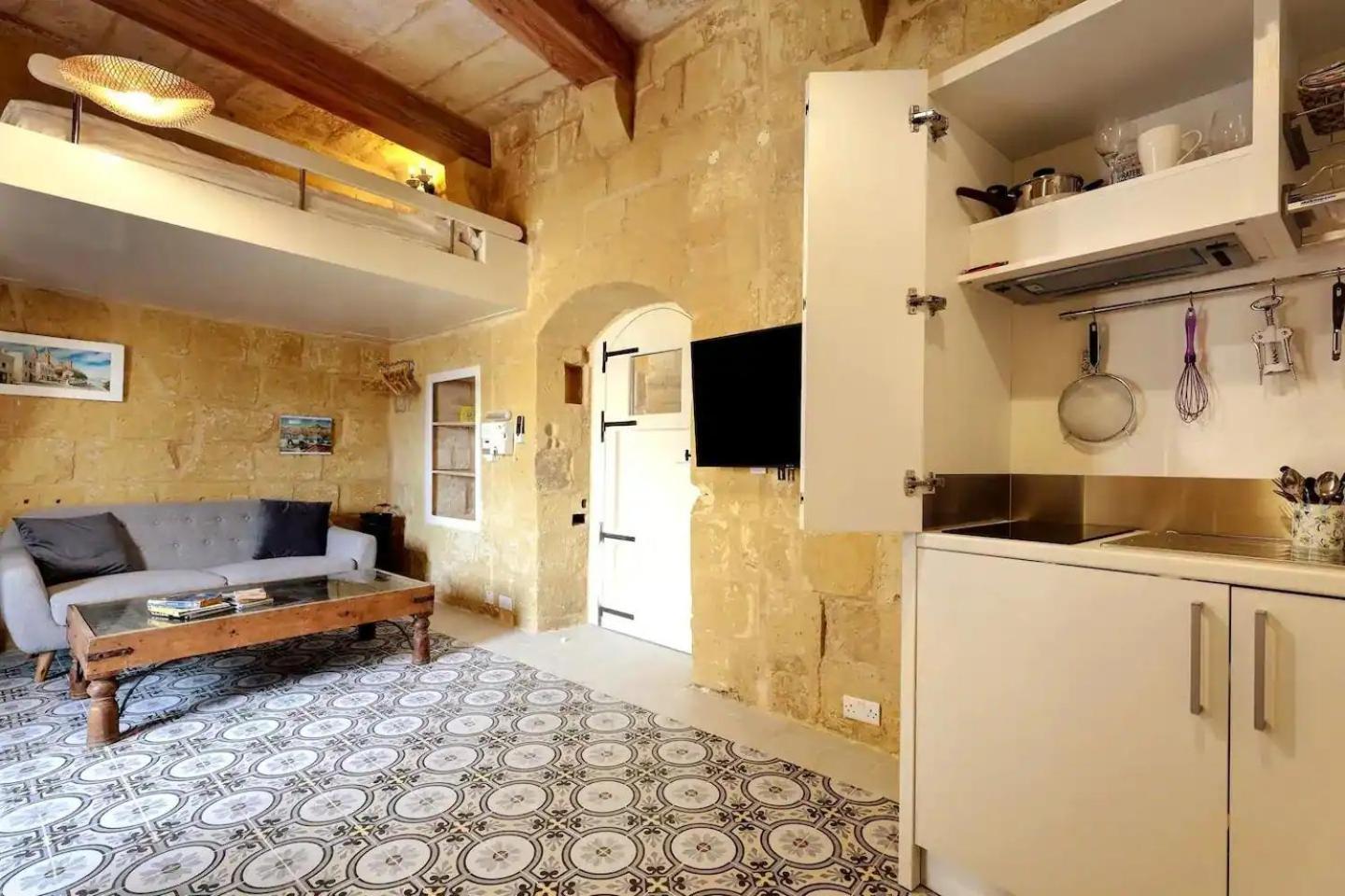Historic Hideaways - 900 Year Old Converted Studios วิกตอเรีย ภายนอก รูปภาพ