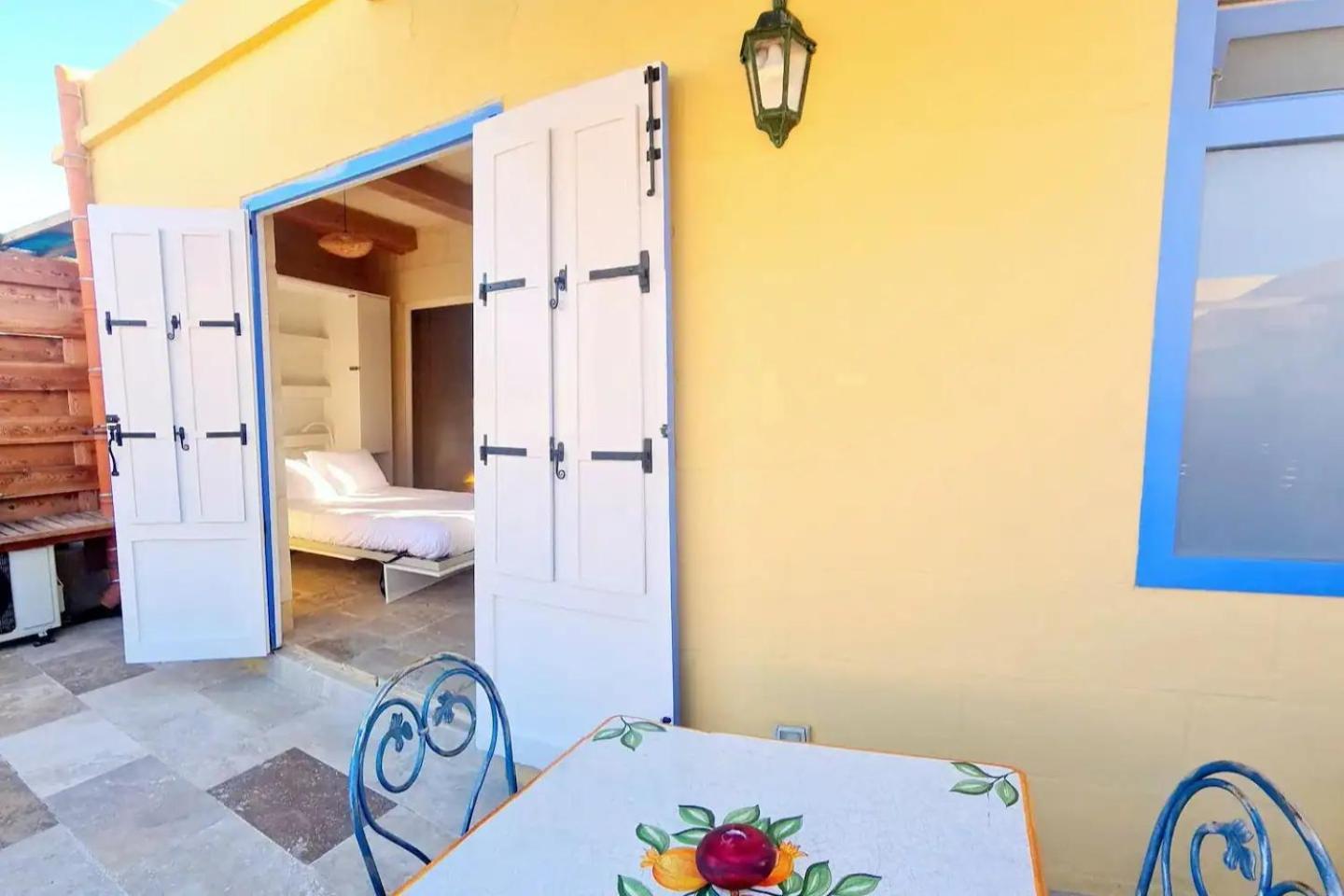 Historic Hideaways - 900 Year Old Converted Studios วิกตอเรีย ภายนอก รูปภาพ