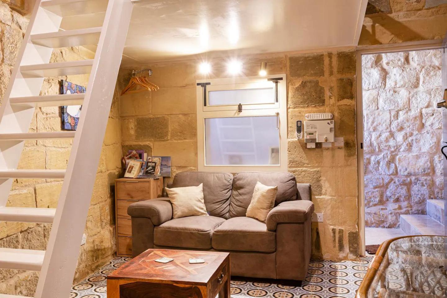 Historic Hideaways - 900 Year Old Converted Studios วิกตอเรีย ภายนอก รูปภาพ