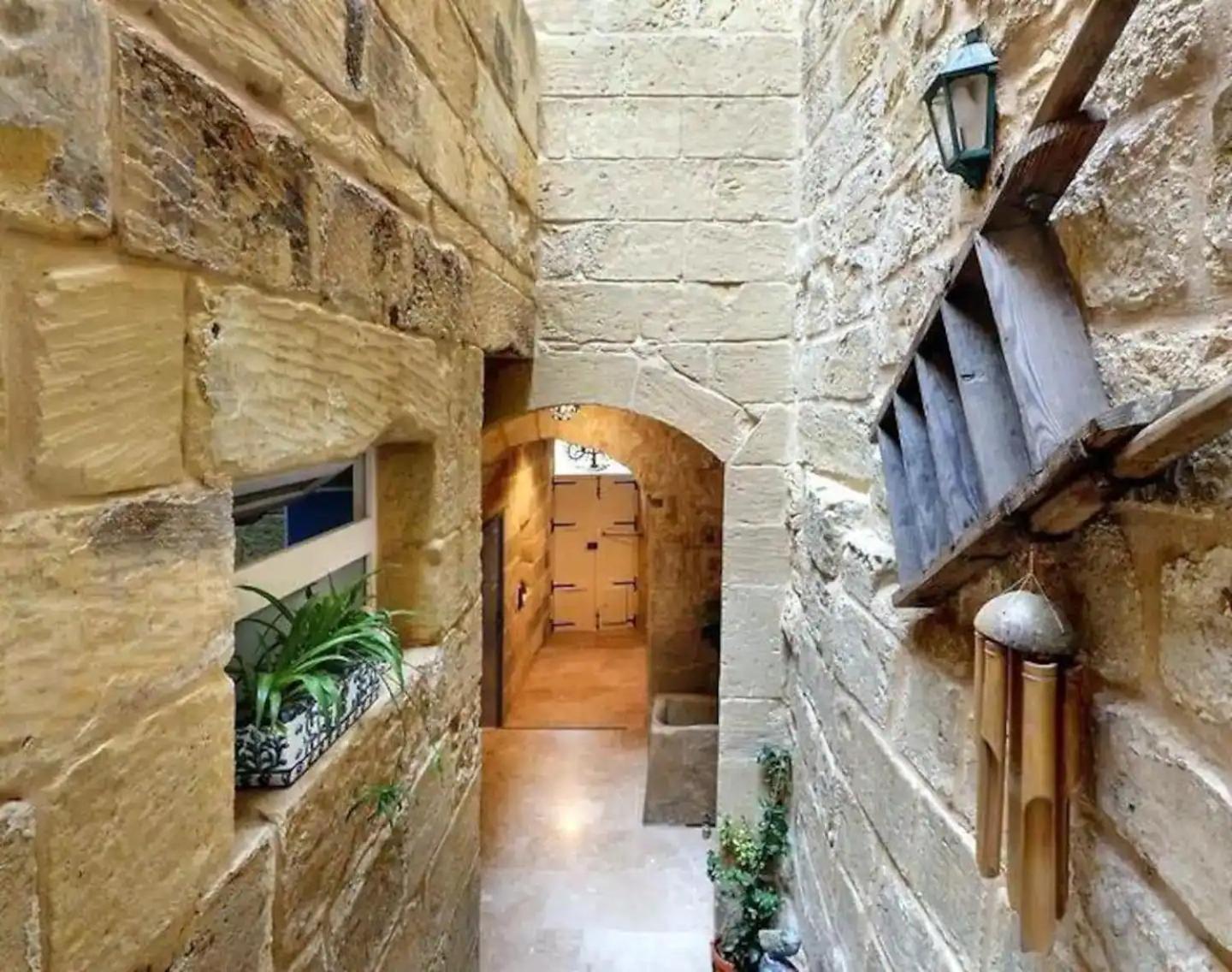Historic Hideaways - 900 Year Old Converted Studios วิกตอเรีย ภายนอก รูปภาพ