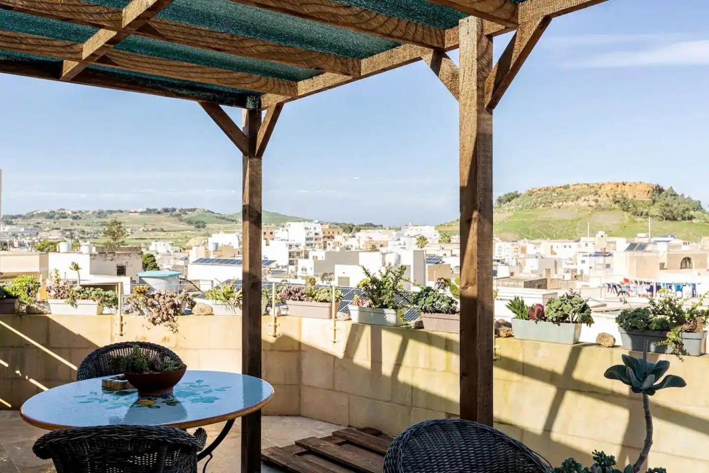 Historic Hideaways - 900 Year Old Converted Studios วิกตอเรีย ภายนอก รูปภาพ
