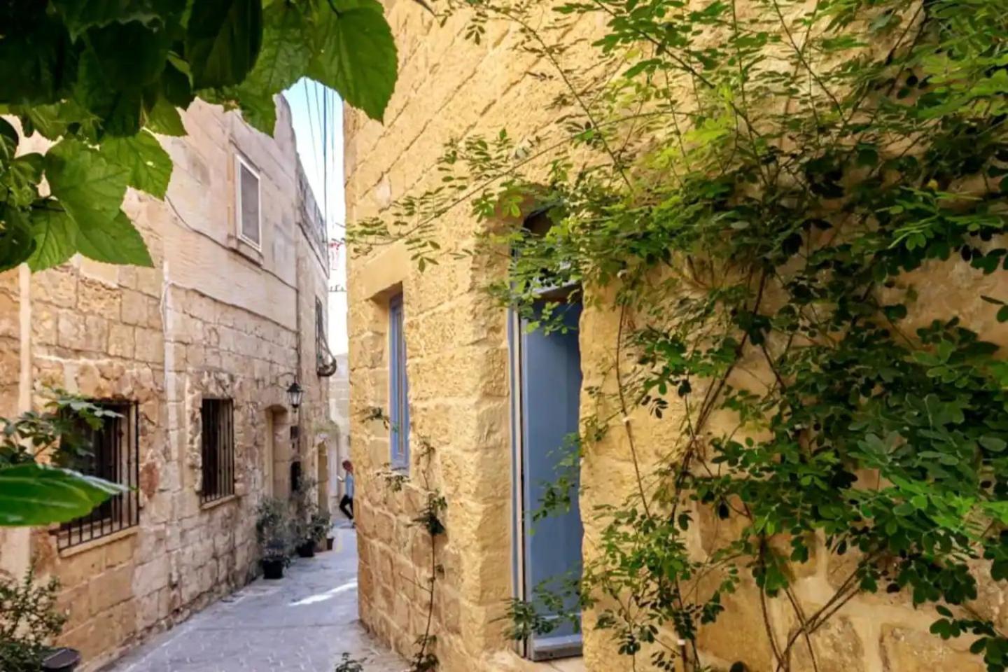 Historic Hideaways - 900 Year Old Converted Studios วิกตอเรีย ภายนอก รูปภาพ