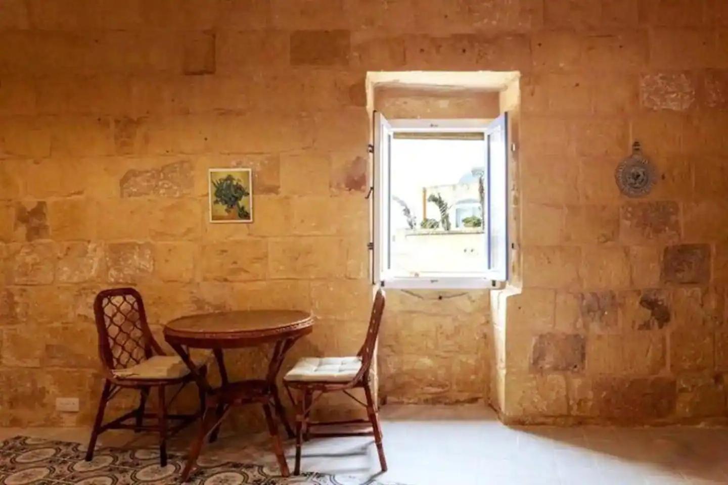Historic Hideaways - 900 Year Old Converted Studios วิกตอเรีย ภายนอก รูปภาพ
