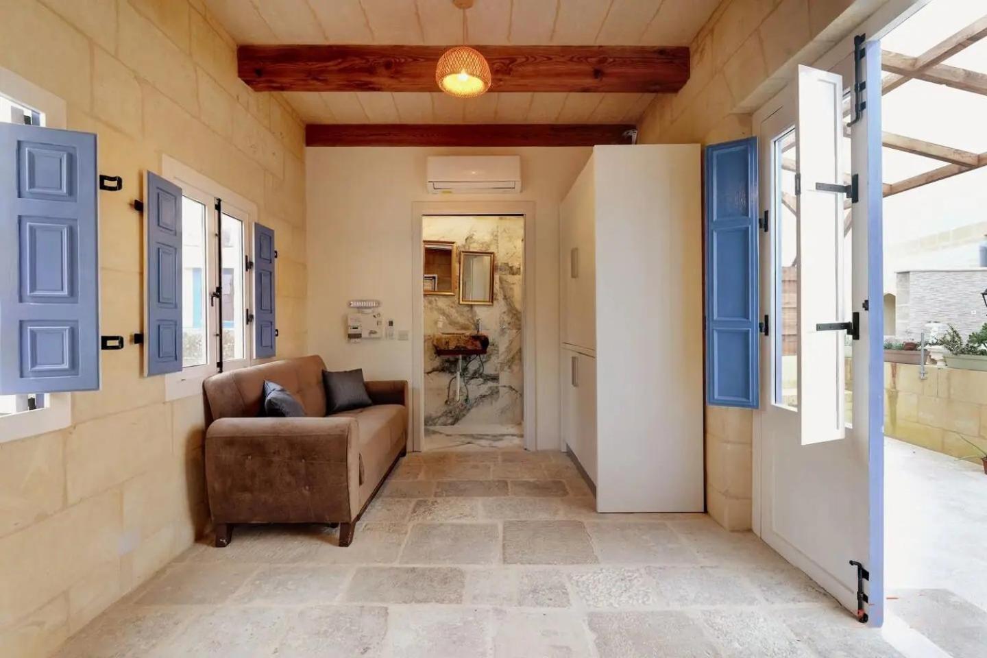Historic Hideaways - 900 Year Old Converted Studios วิกตอเรีย ภายนอก รูปภาพ