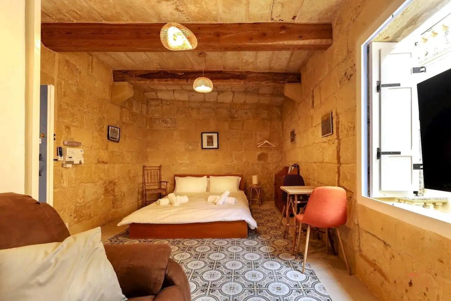 Historic Hideaways - 900 Year Old Converted Studios วิกตอเรีย ภายนอก รูปภาพ