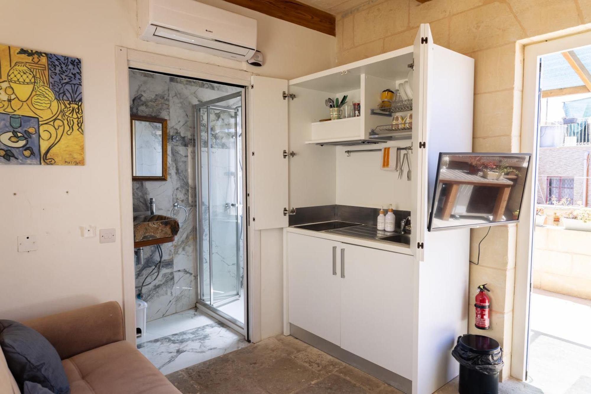 Historic Hideaways - 900 Year Old Converted Studios วิกตอเรีย ภายนอก รูปภาพ