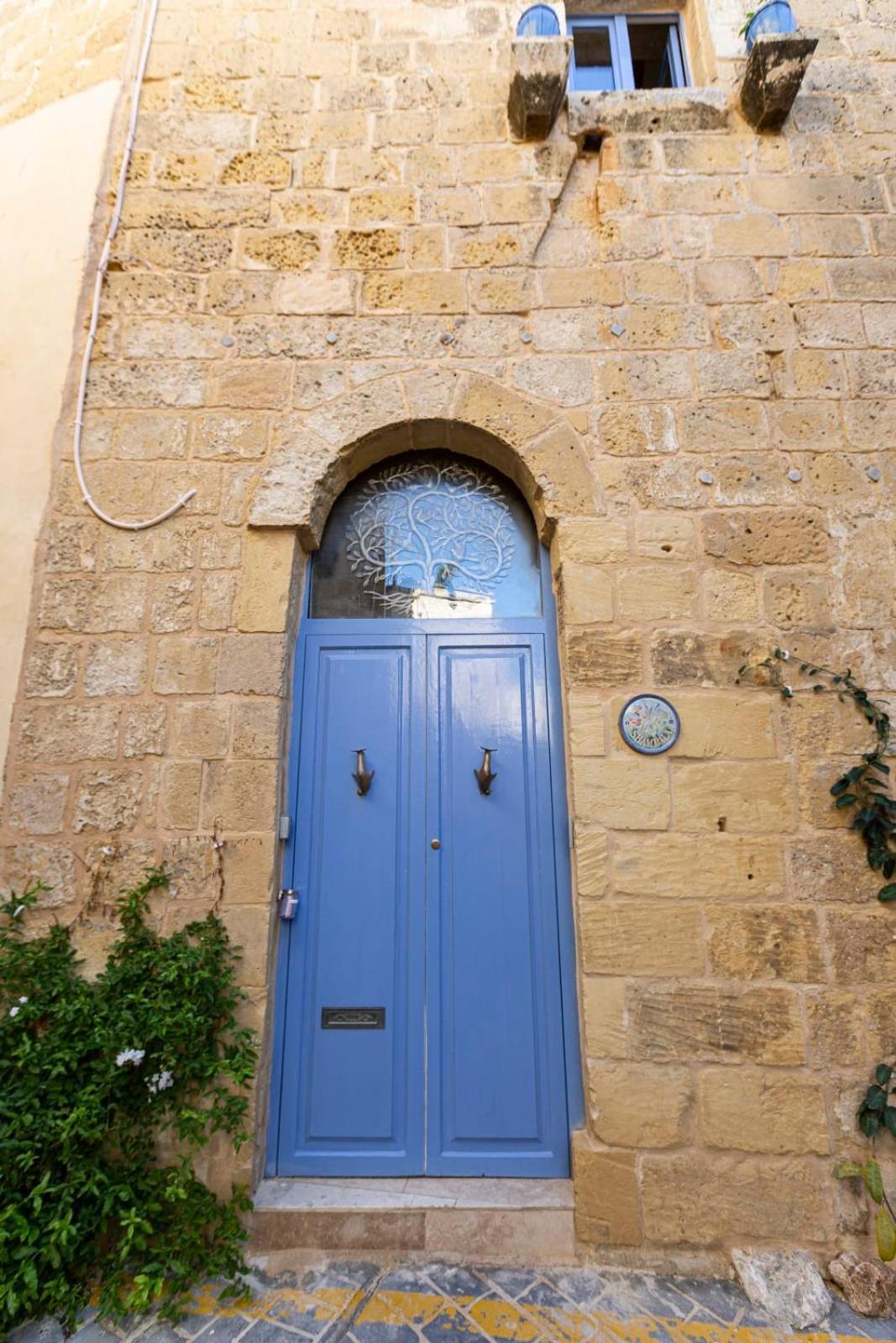 Historic Hideaways - 900 Year Old Converted Studios วิกตอเรีย ภายนอก รูปภาพ