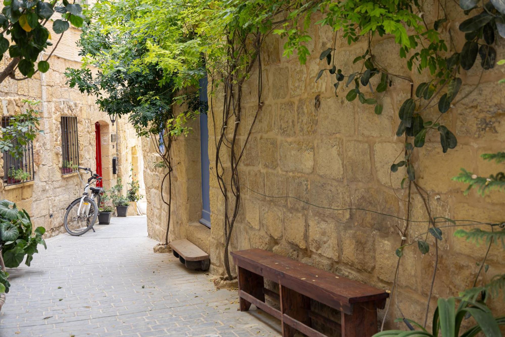 Historic Hideaways - 900 Year Old Converted Studios วิกตอเรีย ภายนอก รูปภาพ