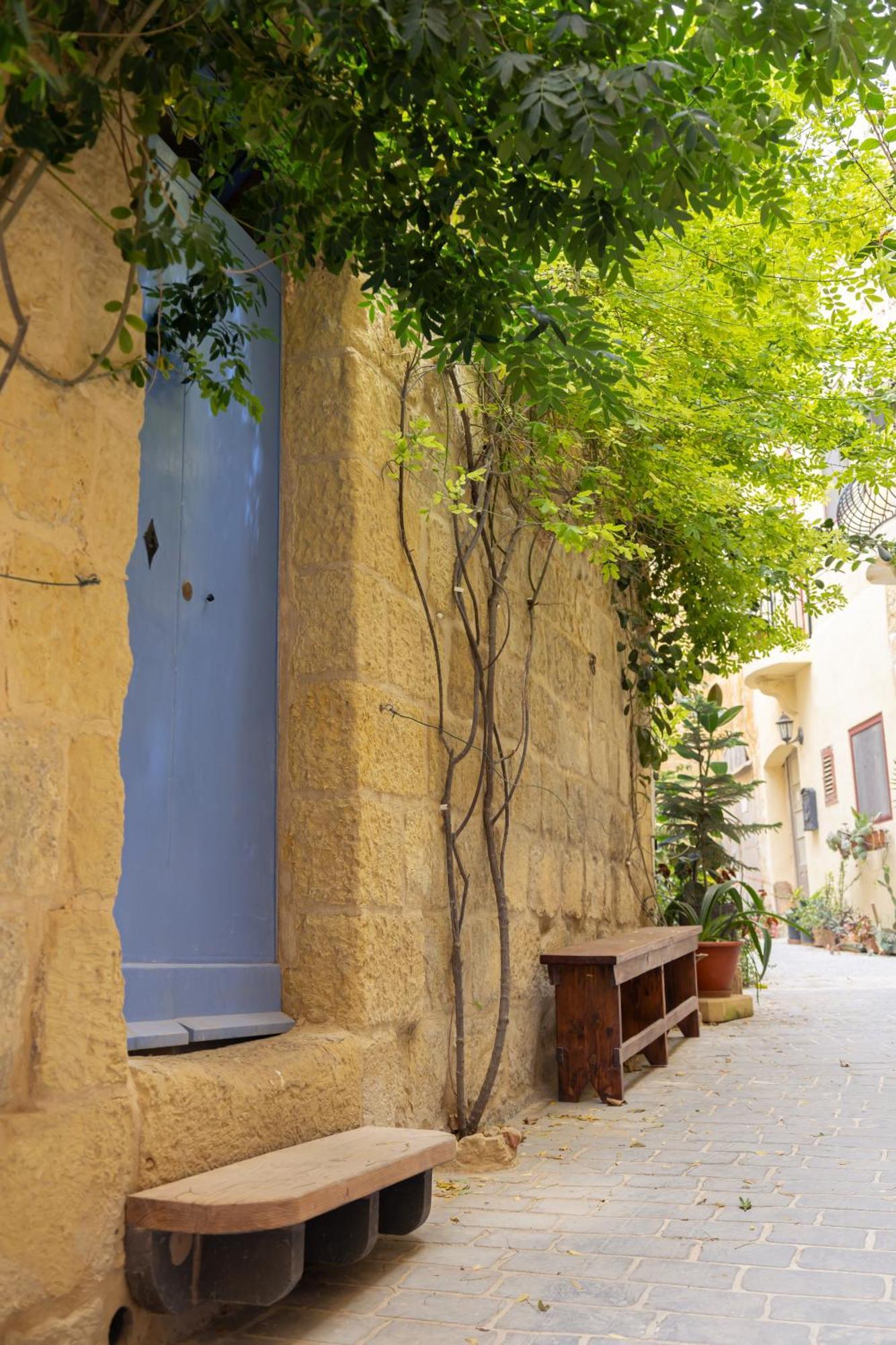 Historic Hideaways - 900 Year Old Converted Studios วิกตอเรีย ภายนอก รูปภาพ